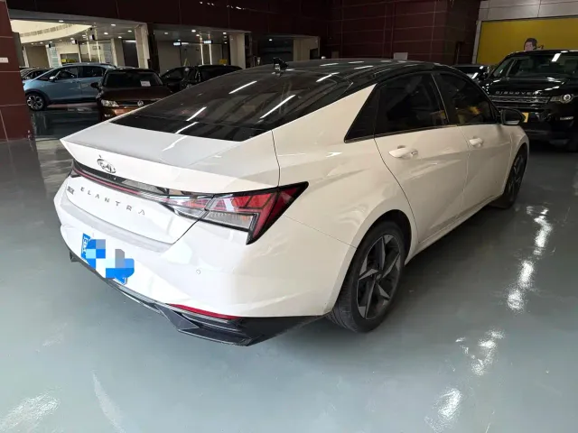 Hyundai Elantra — Фото автомобиля 4