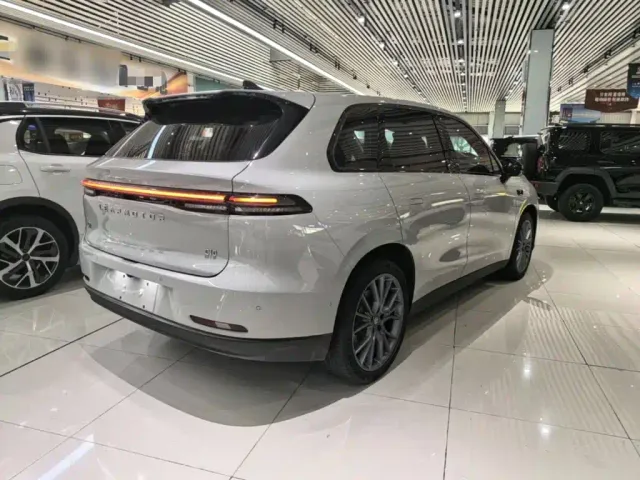 Leapmotor C10 — Фото автомобиля 6