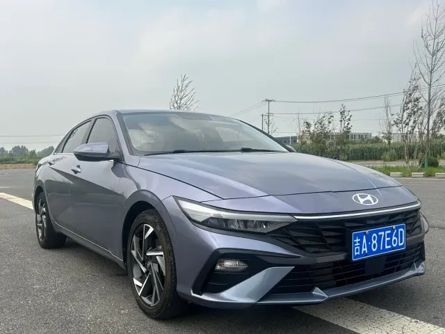 Hyundai Elantra — Фото автомобиля 3