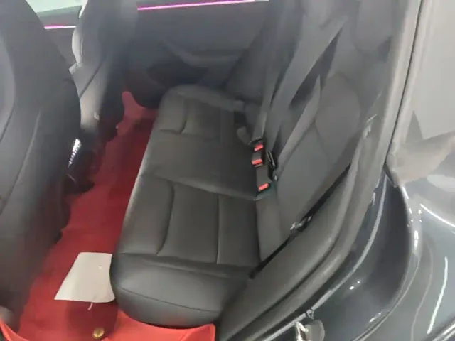 Tesla Model 3 — Фото автомобиля 16