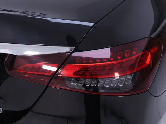 Mercedes-Benz E-Class — Фото автомобиля 9