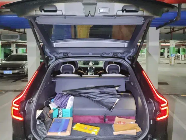 Volvo XC60 — Фото автомобиля 4
