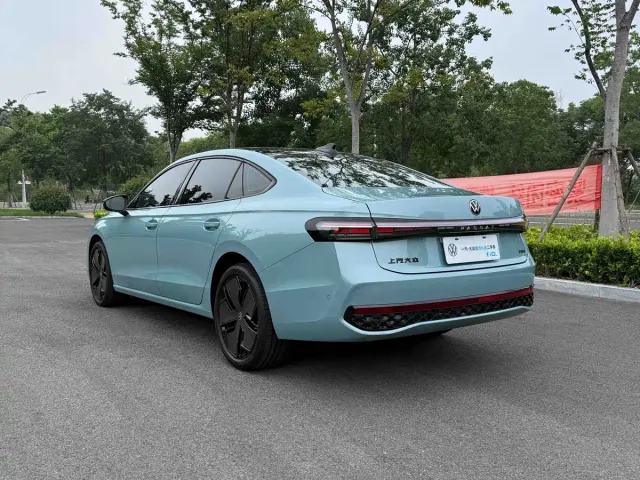 Volkswagen Passat — Фото автомобиля 8
