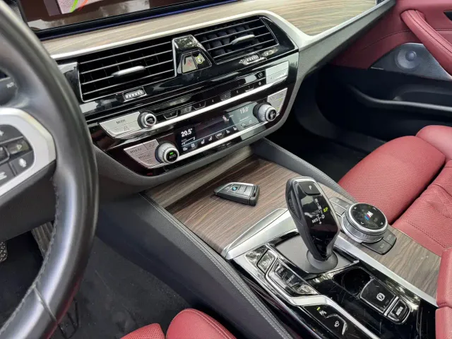 BMW 5 Series — Фото автомобиля 12