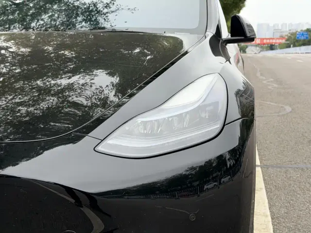 Tesla Model Y — Фото автомобиля 4