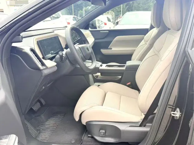 Volvo XC70 Plug-in Hybrid — Фото автомобиля 4