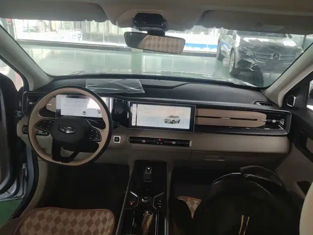 Geely ICON — Фото автомобиля 9