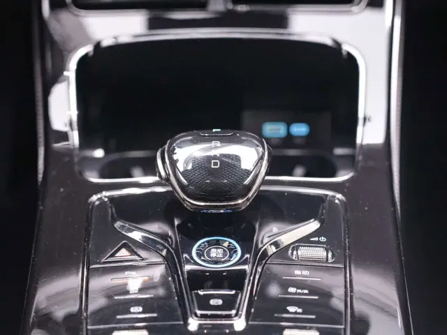 BYD Han — Фото автомобиля 14