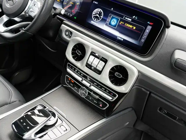 Mercedes-Benz G-Class — Фото автомобиля 14