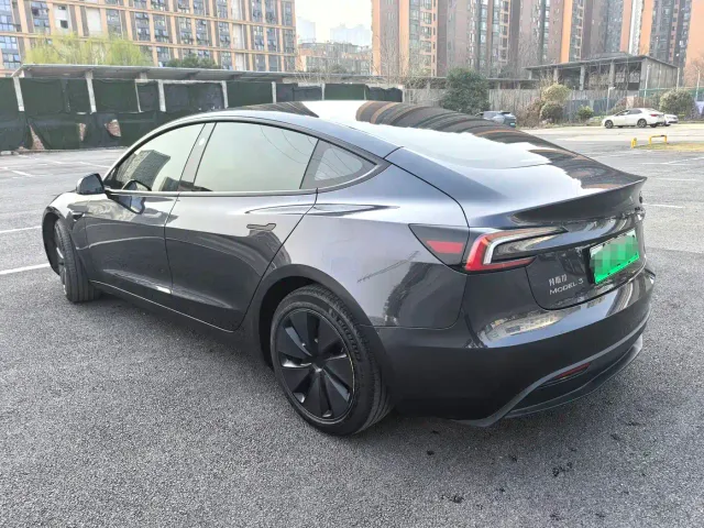 Tesla Model 3 — Фото автомобиля 7