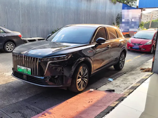 Фотография автомобиля — Hongqi HS6 PHEV
