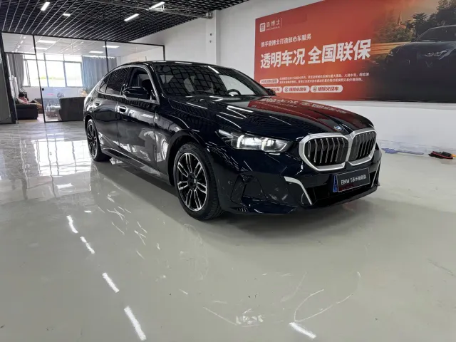 BMW 5 Series — Фото автомобиля 17