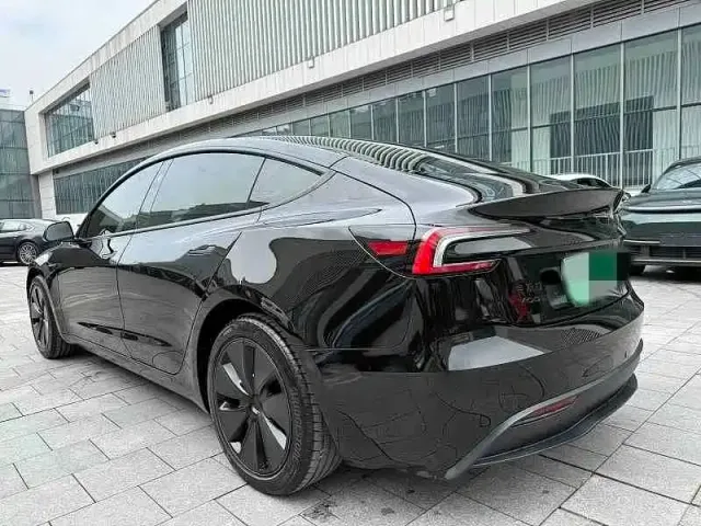 Tesla Model 3 — Фото автомобиля 8