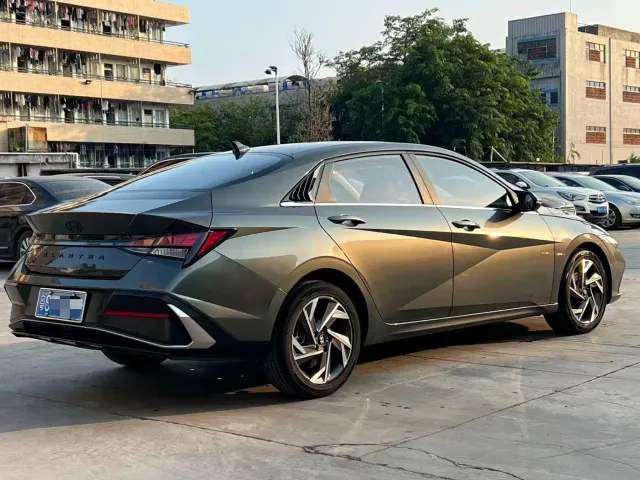 Hyundai Elantra — Фото автомобиля 14