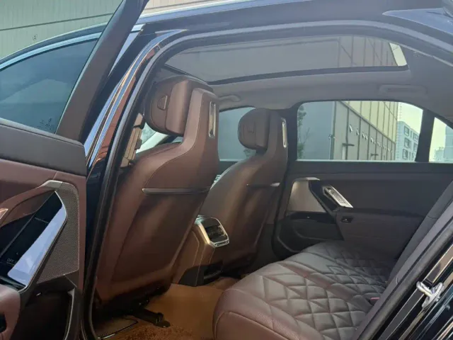 BMW 7 Series — Фото автомобиля 6