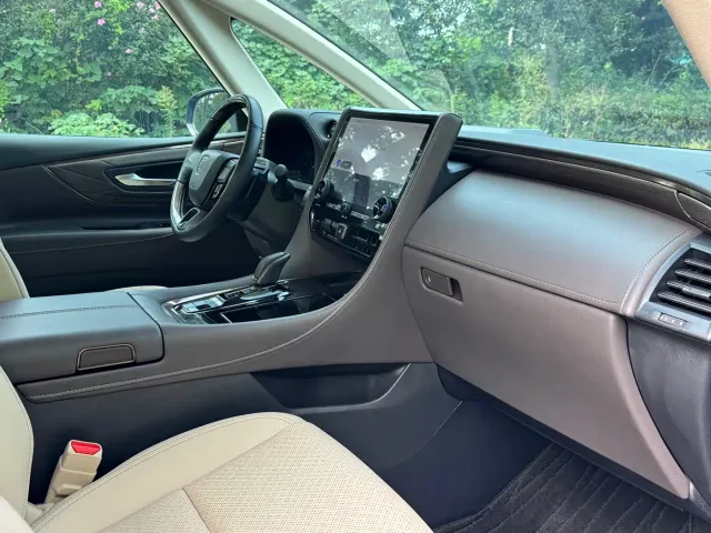 Toyota Vellfire — Фото автомобиля 11