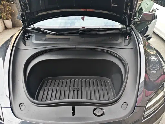 Tesla Model 3 — Фото автомобиля 19