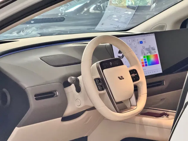 Li Auto i8 — Фото автомобиля 8