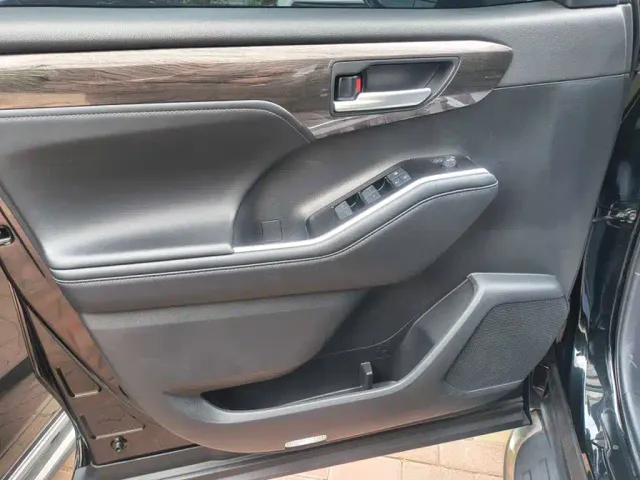 Toyota Highlander — Фото автомобиля 4