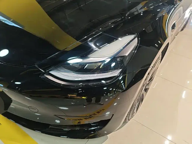Tesla Model 3 — Фото автомобиля 23