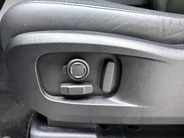 Land Rover Defender — Фото автомобиля 15