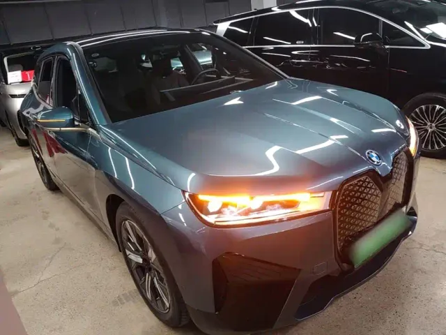 BMW iX — Фото автомобиля 3
