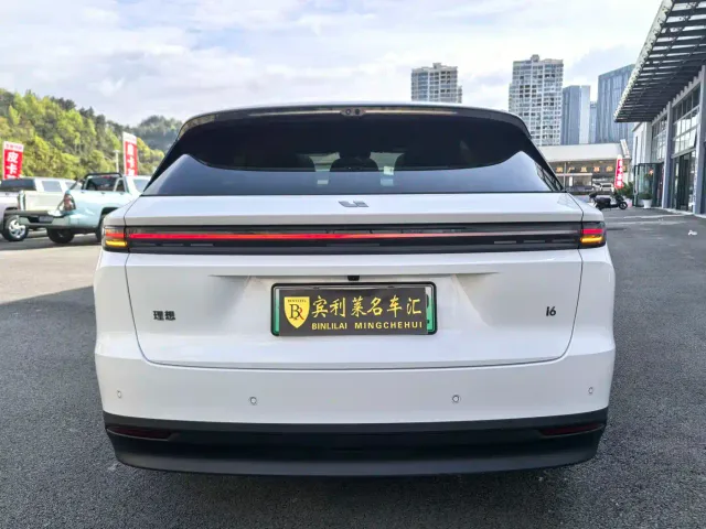 Li Auto i6 — Фото автомобиля 12