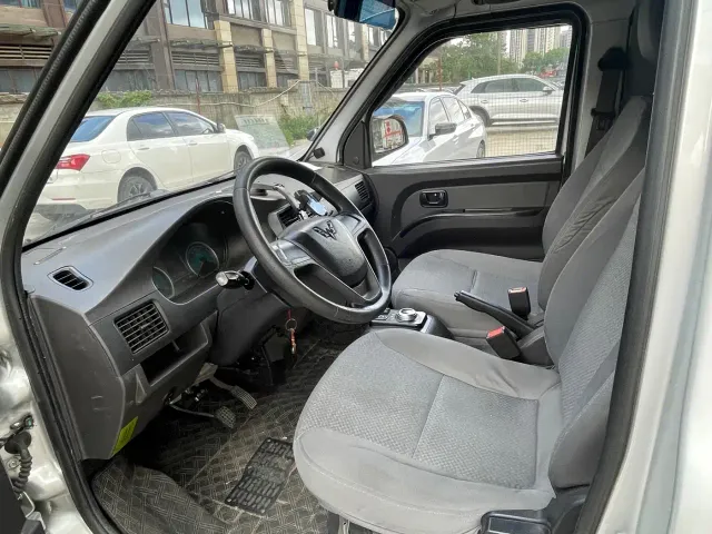 Wuling EV50 — Фото автомобиля 10
