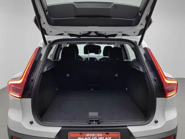 Volvo XC40 — Фото автомобиля 16