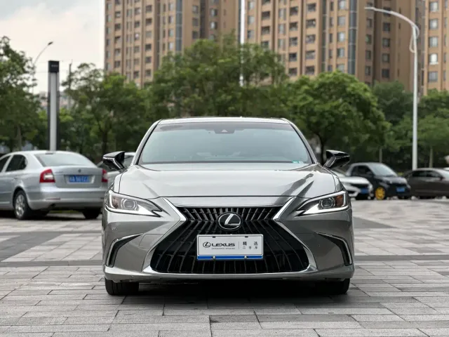 Lexus ES — Фото автомобиля 2