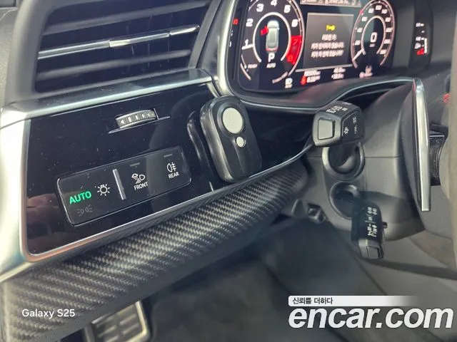 Audi RSQ8 — Фото автомобиля 12