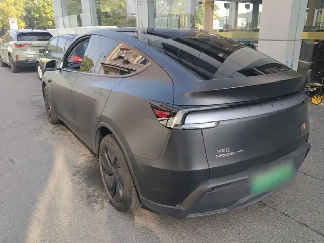 Tesla Model Y — Фото автомобиля 22