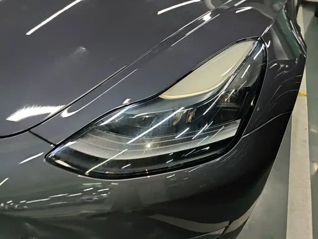 Tesla Model 3 — Фото автомобиля 23