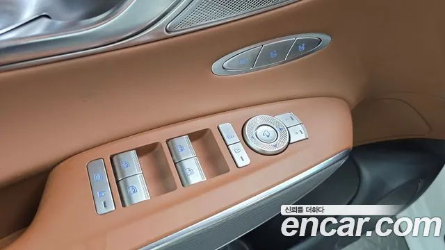Genesis GV70 — Фото автомобиля 27