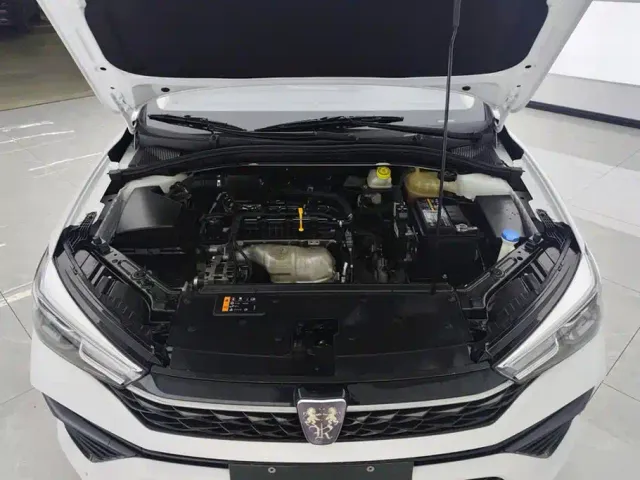 Roewe i5 — Фото автомобиля 10