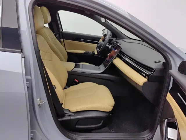 Geely Galaxy L6 — Фото автомобиля 23