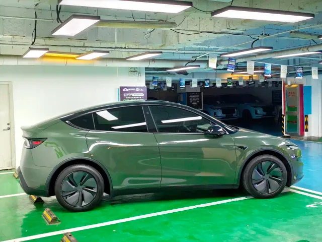 Tesla Model Y 2026 Rear-Wheel Drive — Фото автомобиля 6