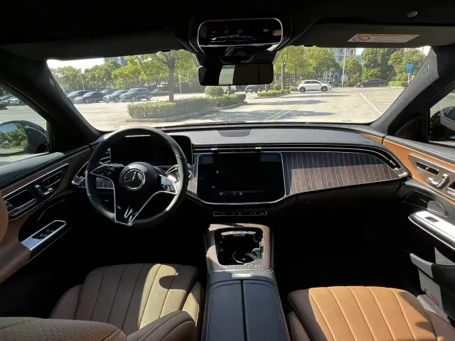 Mercedes-Benz E-Class — Фото автомобиля 6
