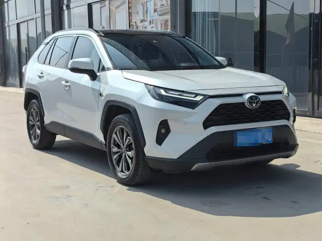 Toyota RAV4 — Фото автомобиля 3