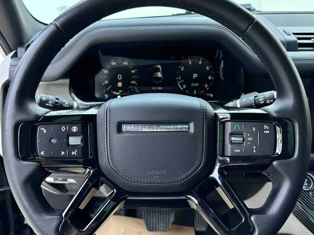 Land Rover Defender — Фото автомобиля 18