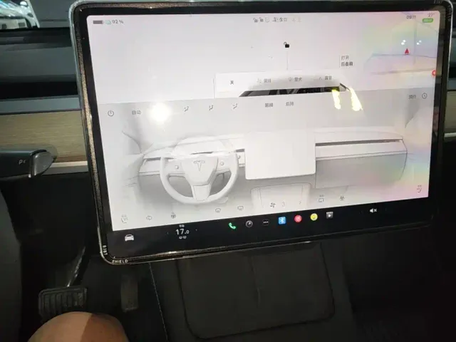 Tesla Model Y — Фото автомобиля 12
