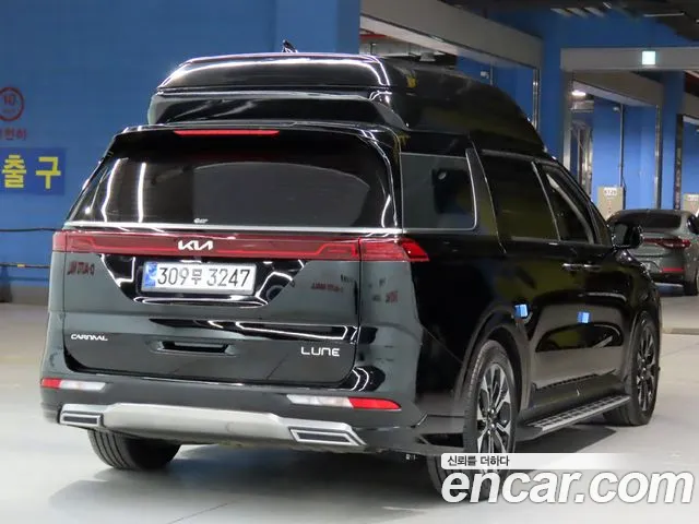Kia Carnival Generation 4 — Фото автомобиля 4