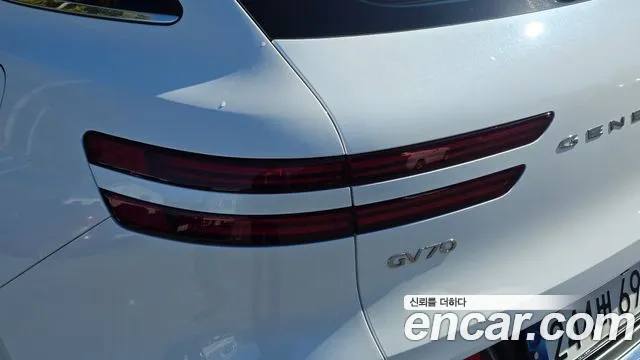 Genesis GV70 — Фото автомобиля 8