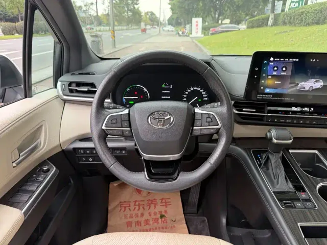 Toyota Sienna — Фото автомобиля 14