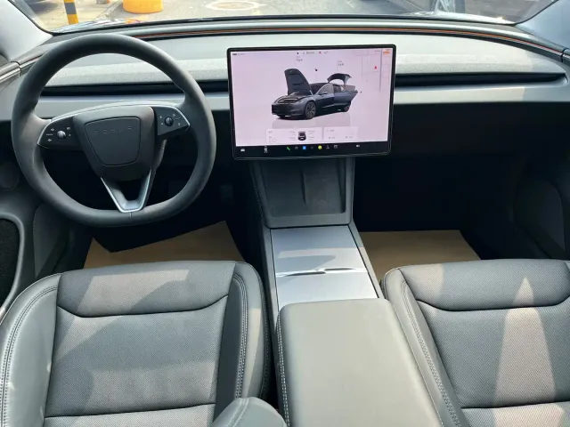 Tesla Model 3 — Фото автомобиля 18