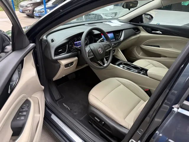 Buick Regal — Фото автомобиля 6