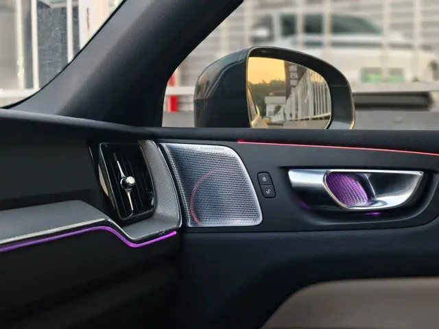 Volvo XC60 — Фото автомобиля 18