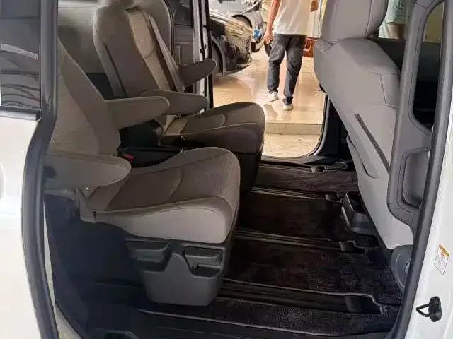 Toyota Toyota Sienna 2024 2.5L Hybrid Comfort Edition — Фото автомобиля 6