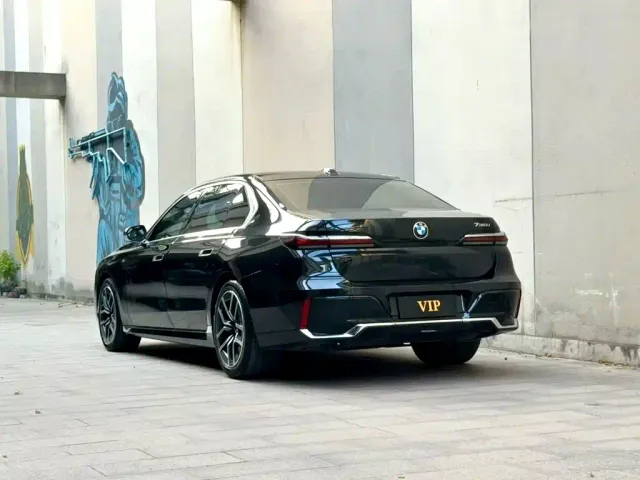 BMW 7 Series — Фото автомобиля 5
