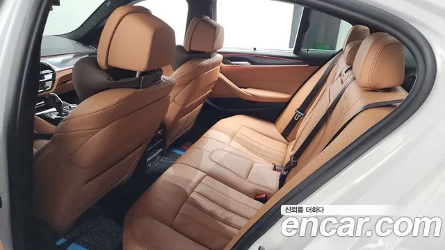 BMW 5-Series — Фото автомобиля 16